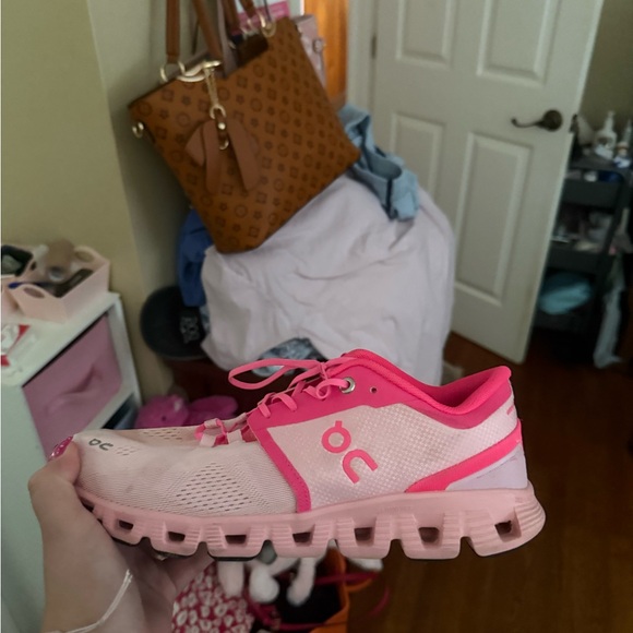 On Running Women's Pink Athletic Shoes - Picture 1 of 2